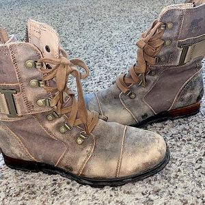 Sorel pre-owned boots